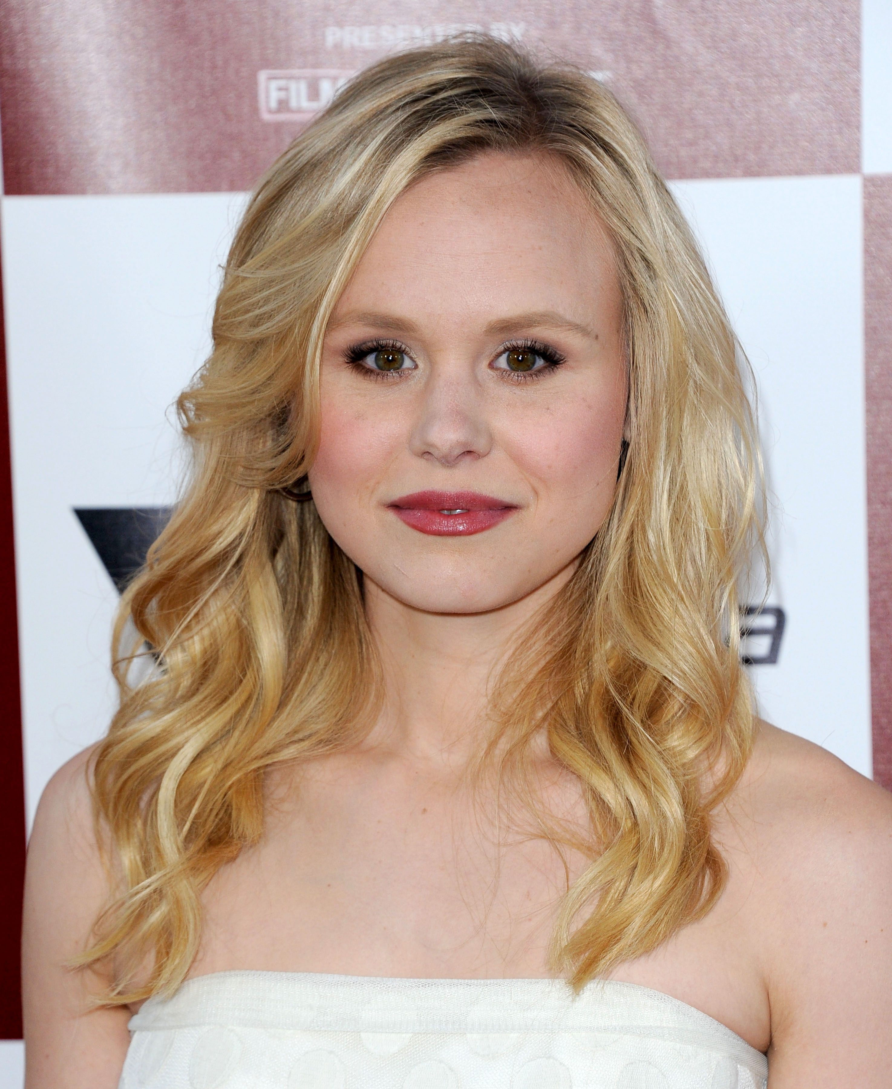 Alison Pill är typexemplet på en fulsnygging. Här ser hon hur bra ut som helst. Alison Pill är typexemplet på en fulsnygging. Här ser hon hur bra ut som helst.