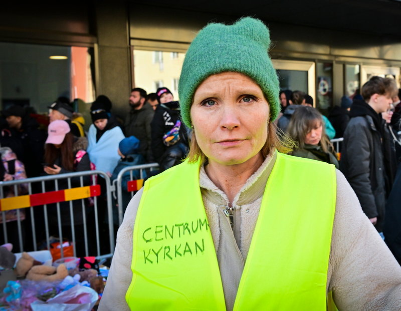 Malin Aronsson volontär, och pastor i Centrumkyrkan i Sundbyberg hjälper dagligen flyktingar utanför Migrationsverket i Sundbyberg.