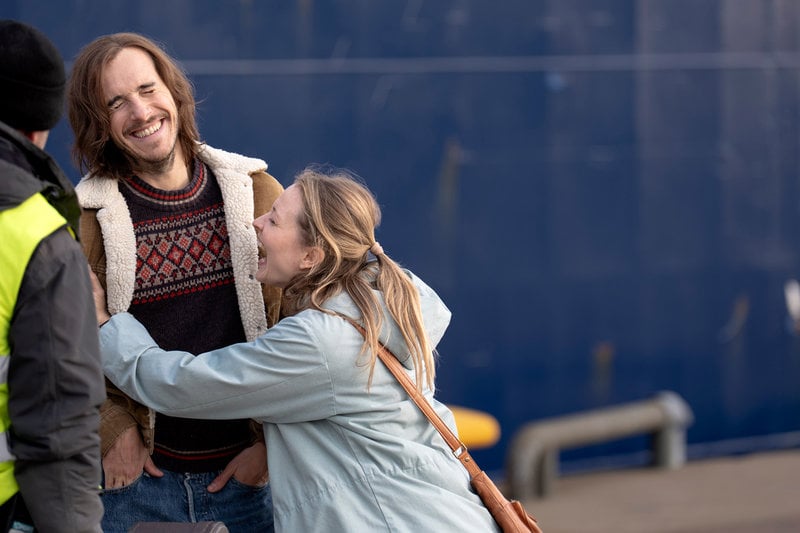 Leo Magnus de la Nuez och Kristi-Helene Giæver Engeberg i en paus mellan två tagningar.