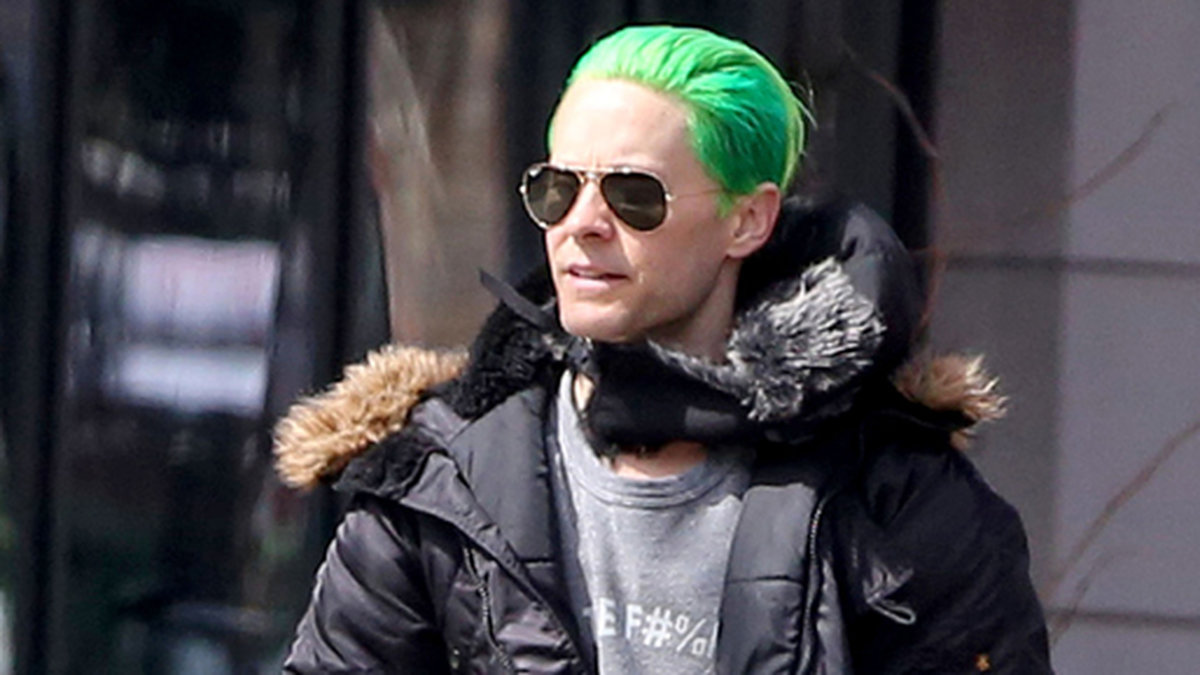 Jared Leto visar sitt gröna hår i Toronto.