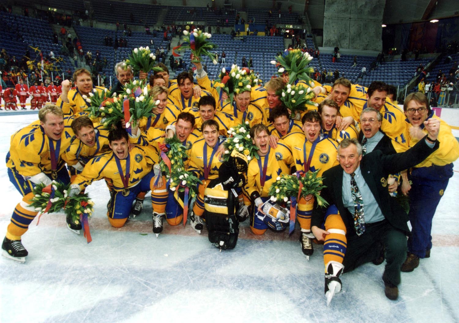 1994 vann han OS-guld med Tre Kronor i Lillehammer. 