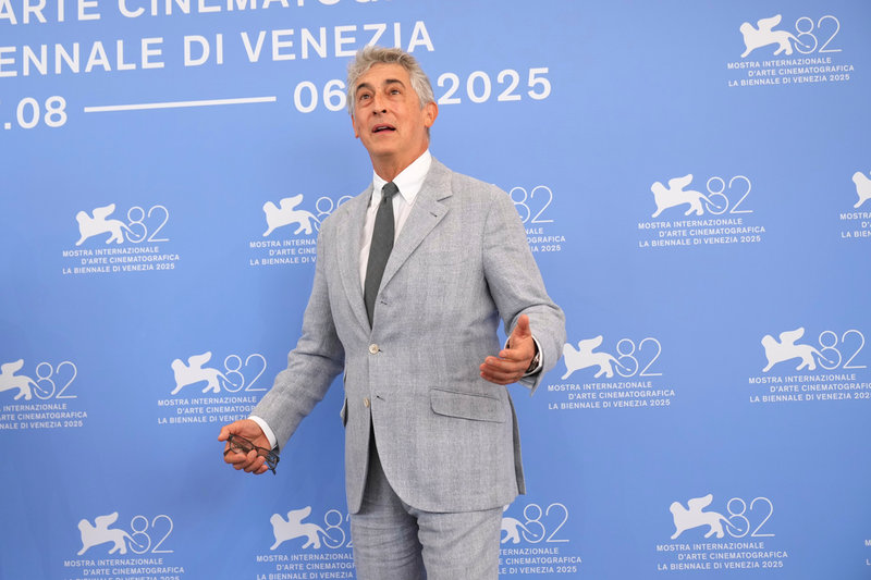 Juryordföranden Alexander Payne ville inte prata politik när filmfestivalen i Venedig inleddes.
