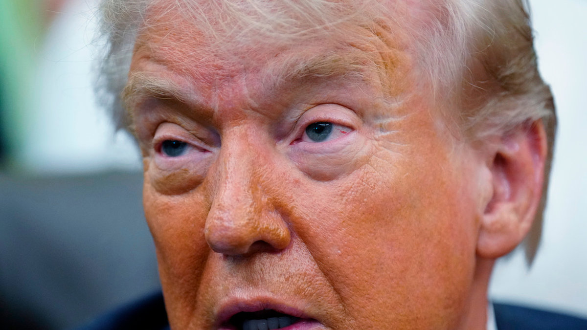 Trumps helomvändning: Pausar insats i Hormuzsundet