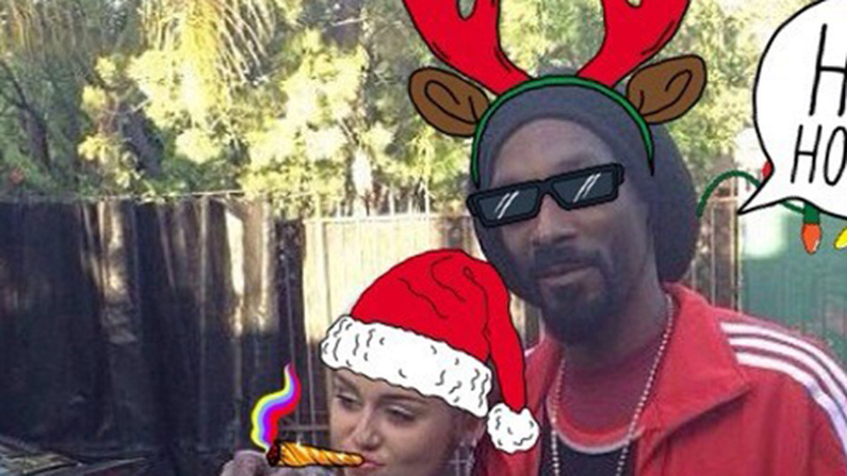 Snoop Lion lekte med sitt bildredigeringsprogram och vips så hade Miley en megajoint i munnen. 
