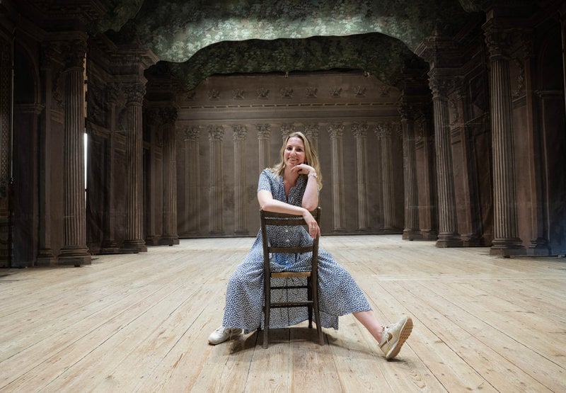 Josefine Mindus, en av Sveriges nya operatalanger, här på Drottningholms slottsteaters scen.