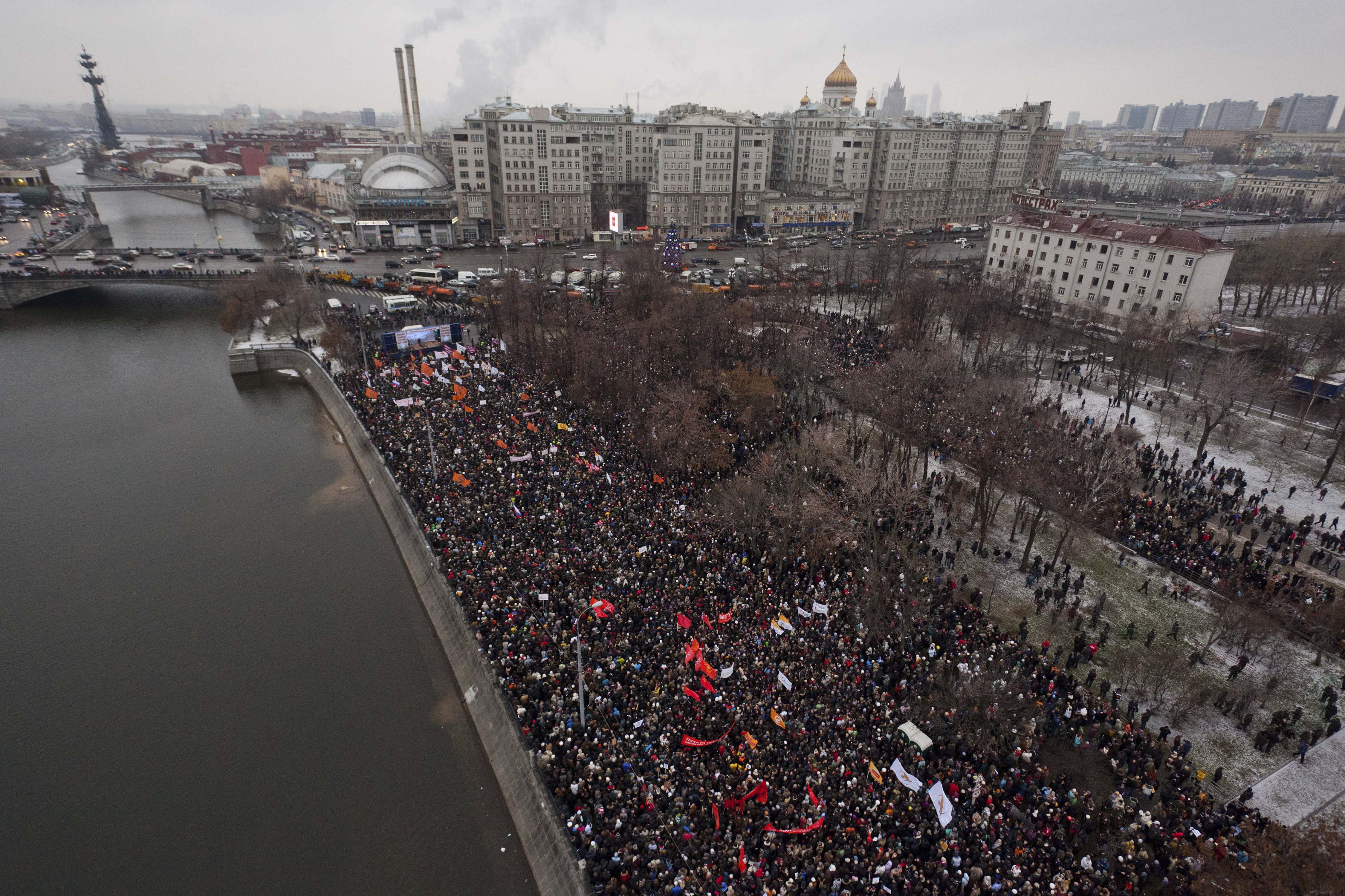 Tiotusentals var ute på Moskvas gator under lördagen.
