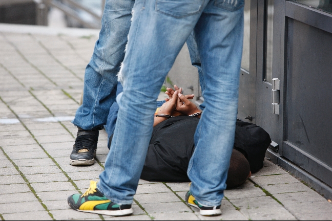 Ett flertal personer fick omhändertas av polisen. Ett flertal personer fick omhändertas av polisen.