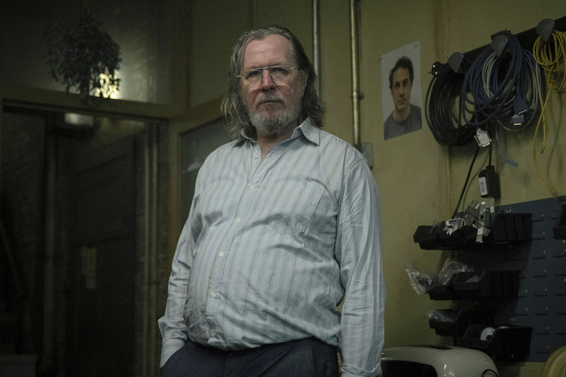 Den slafsige Lamb (Gary Oldman) får ett nytt fall att reda ut i "Slow horses".