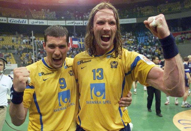 Stefan Lövgren tillsammans med Staffan Olsson 1999. Lövgren är på andraplats i flest antal mål i landslaget, efter Magnus Wislander. Foto: jack Mikrut/TT Stefan Lövgren tillsammans med Staffan Olsson 1999. Lövgren är på andraplats i flest antal mål i landslaget, efter Magnus Wislander. Foto: jack Mikrut/TT