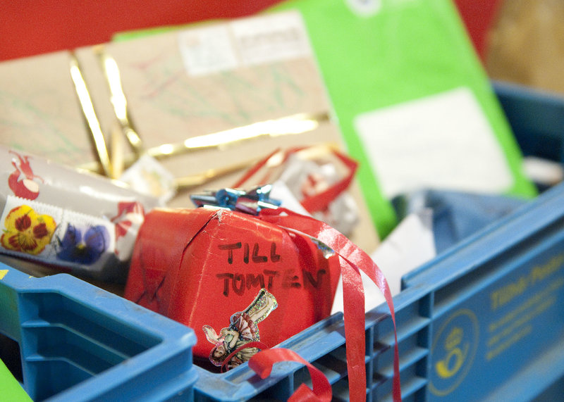 Julen innebär en stor ökning av både paket och brev. Foto: Göran Furbrink/TT