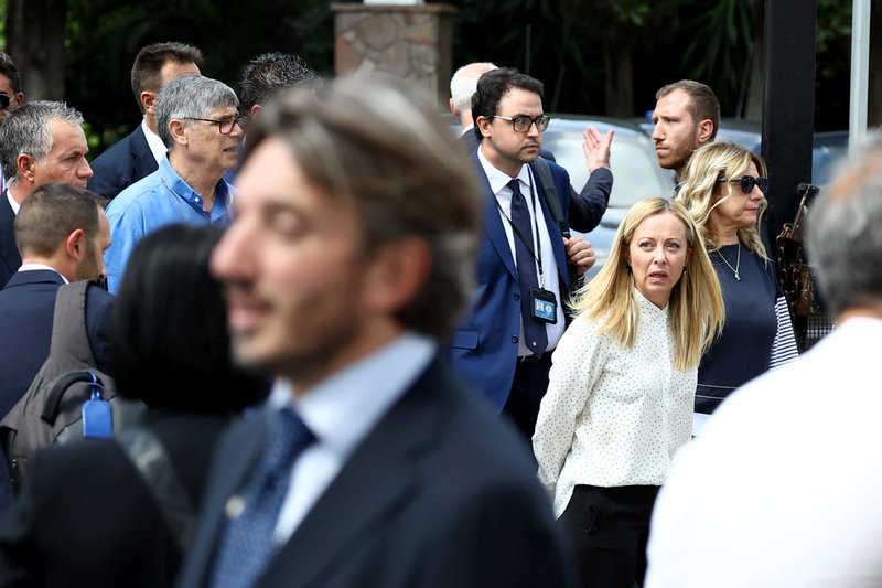 Giorgia Meloni besökte Caivano, där två unga flickor under lång tid utsatts för våldtäkter av ett ungdomsgäng, i augusti.