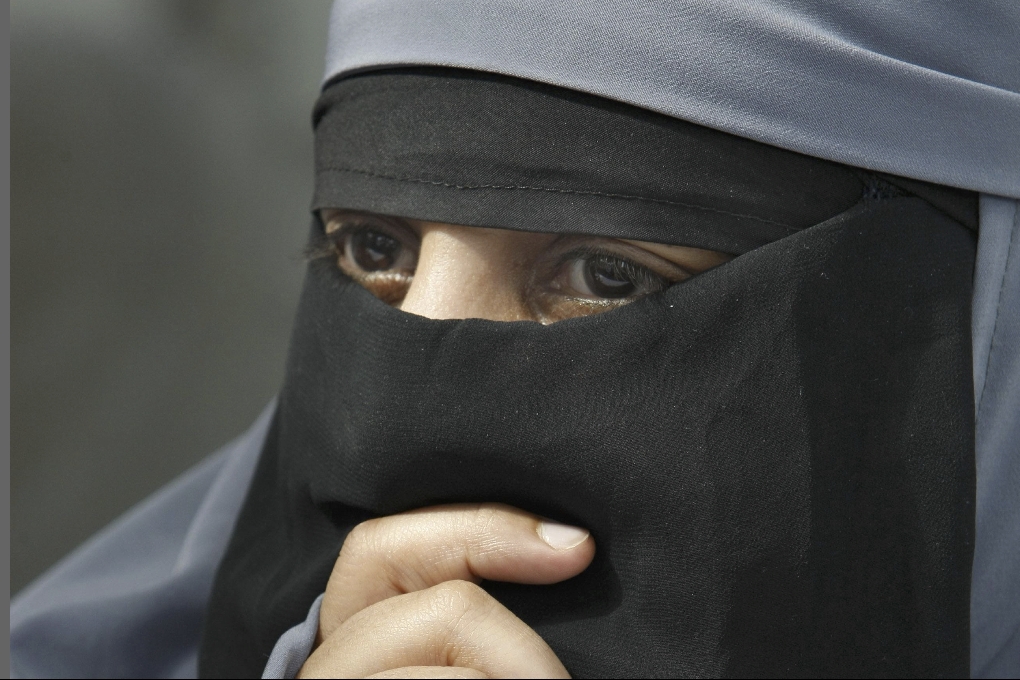 Burka, Advokat, Slagsmål, Nantes, Frankrike