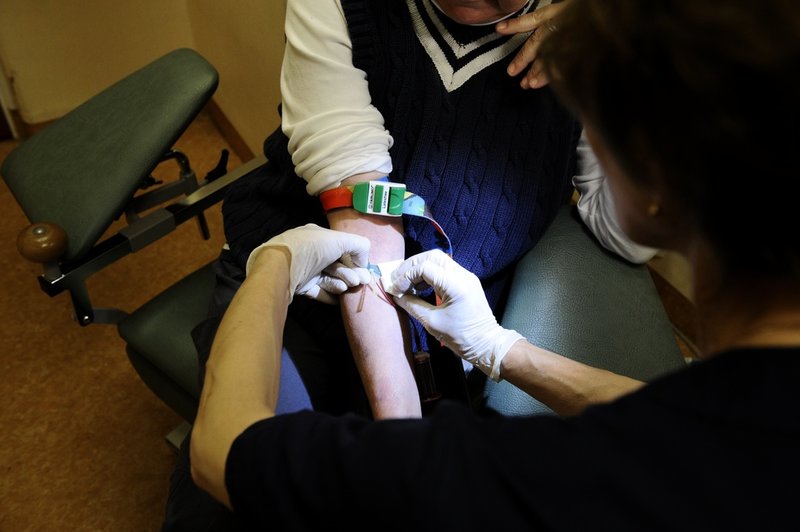 Ett PSA-prov tas som ett blodprov i armen. Svaret visar om patienten har förhöjt PSA-värde, vilket indikerar sjukdom i prostatan. Arkivbild.