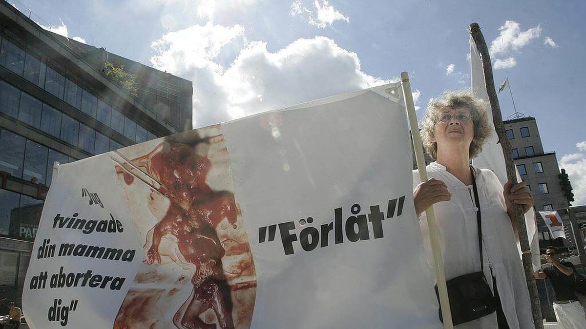 Abortprotest i Stockholm 2005. I USA har president Donald Trump infört en ny lag som gör att biståndsorganisationer som pratar om abort inte får bidrag. 