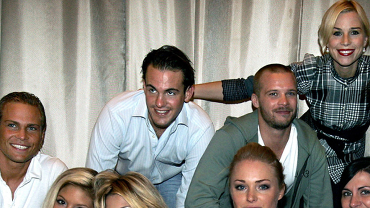 Gruppbild på Natacha Peyre, Elena Belle från året hon var med i Paradise Hotel 2005