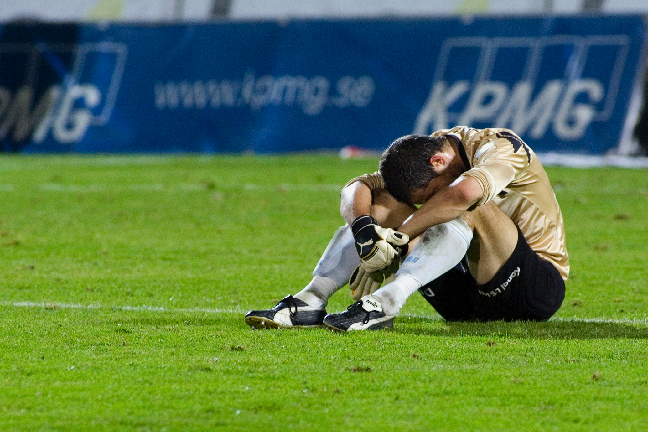 Dusan Melicharek stod för två enorma missar när Dinamo Zagreb krossade Malmö FF i Champions League-kvalet.