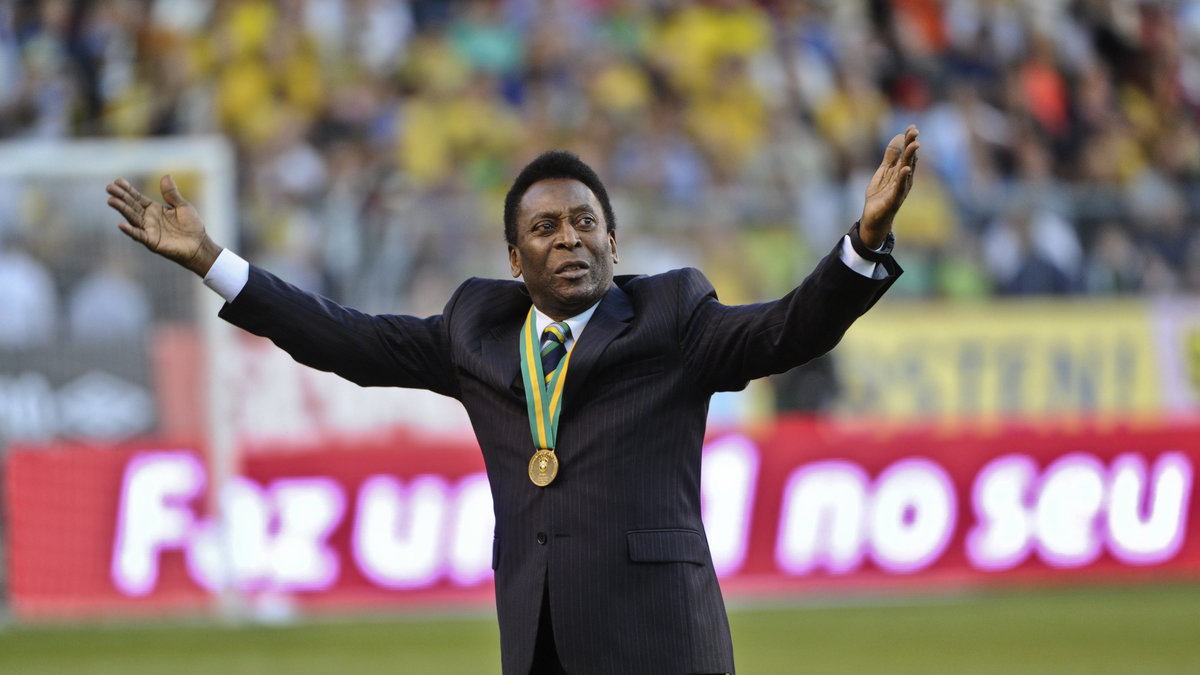 Självklart var även legendaren Pelé på plats – med guldmedaljen från VM 1958 runt sin hals.