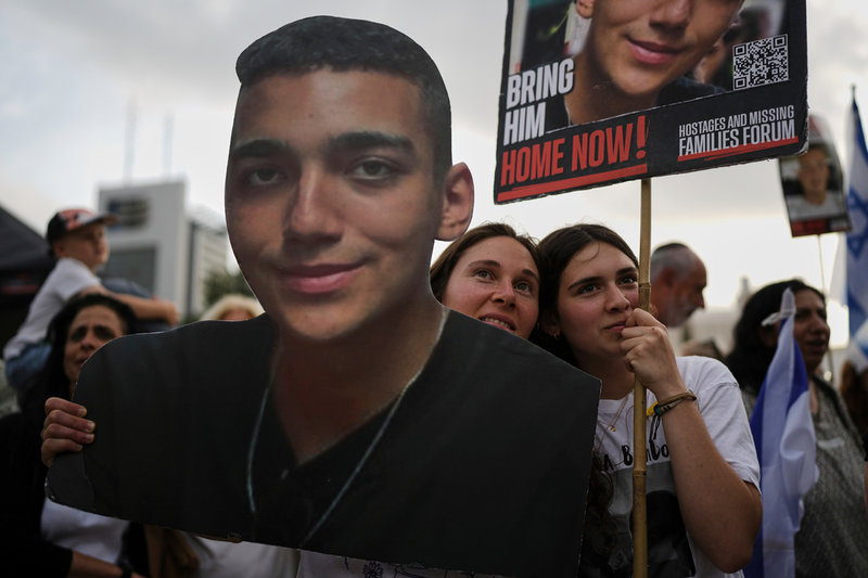 En manifestation för den amerikansk-israeliske soldaten Edan Alexander i Tel Aviv i Israel den 12 maj – samma dag som Alexander frigavs efter att ha hållits gisslan av terrorstämplade Hamas i Gaza.