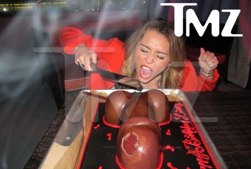 I januari överraskade Miley sin fästman Liam Hemsworth på hans födelsedag. Men det var inte fiskdamm och hela havet stormar som stod på festmenyn – istället bjöd Miley sin kärlek på en könstårta. I januari överraskade Miley sin fästman Liam Hemsworth på hans födelsedag. Men det var inte fiskdamm och hela havet stormar som stod på festmenyn – istället bjöd Miley sin kärlek på en könstårta.
