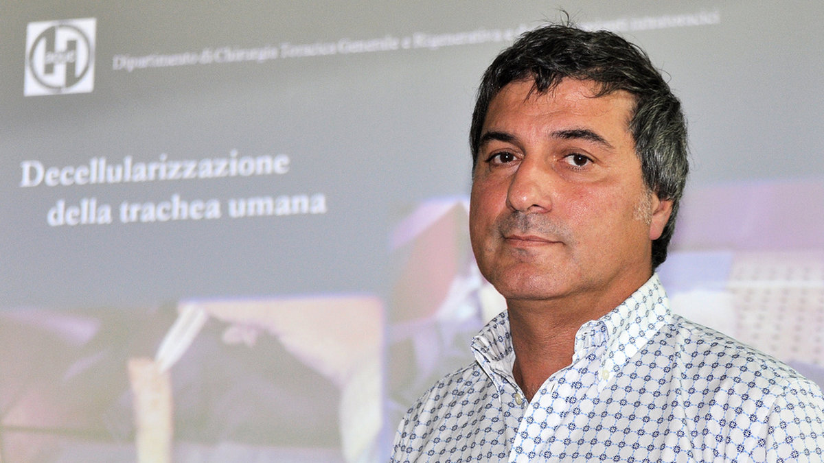Paolo Macchiarini vid en presskonferens 2010. I dag kommer domen mot kirurgen, som åtalats för grov misshandel av tre patienter. Arkivbild.
