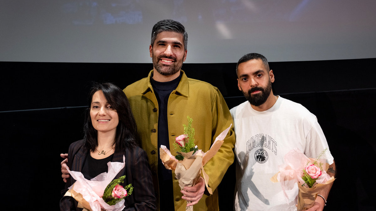 Milad Alami (mitten) tillsammans med skådespelarna Marall Nasiri och Ardalan Esmaili under Svenska filminstitutets presentation av vårens filmer. Arkivbild.