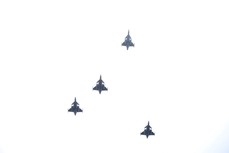 Överflygning av Jas 39 Gripen i så kallad 'missing-man-formation', när Försvarsmakten arrangerade veterandagen vid Sjöhistoriska museet i Stockholm på söndagen.