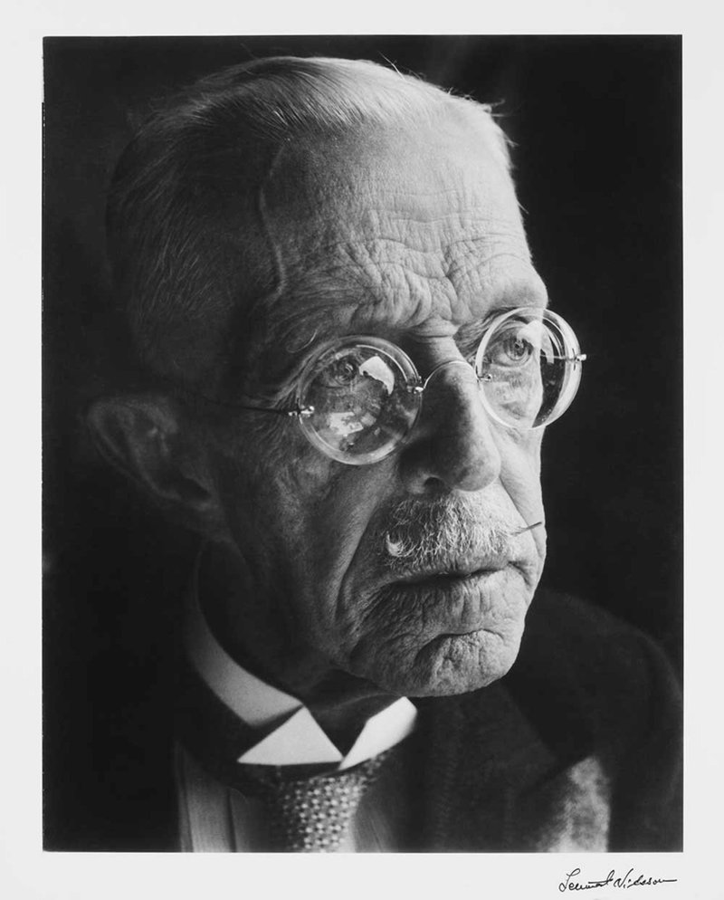 Lennart Nilssons porträtt av Gustaf V (1858–1950), som togs 1947, var banbrytande. Porträttet är ett av flera som visas på utställningen på Gripsholms slott. Pressbild.