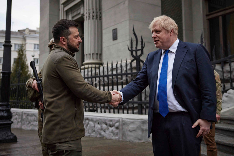 Den tidigare brittiske premiärministern Boris Johnson har gjort fyra resor med nattåget från Polen till Kiev. Här en bild från hans besök i april 2022.