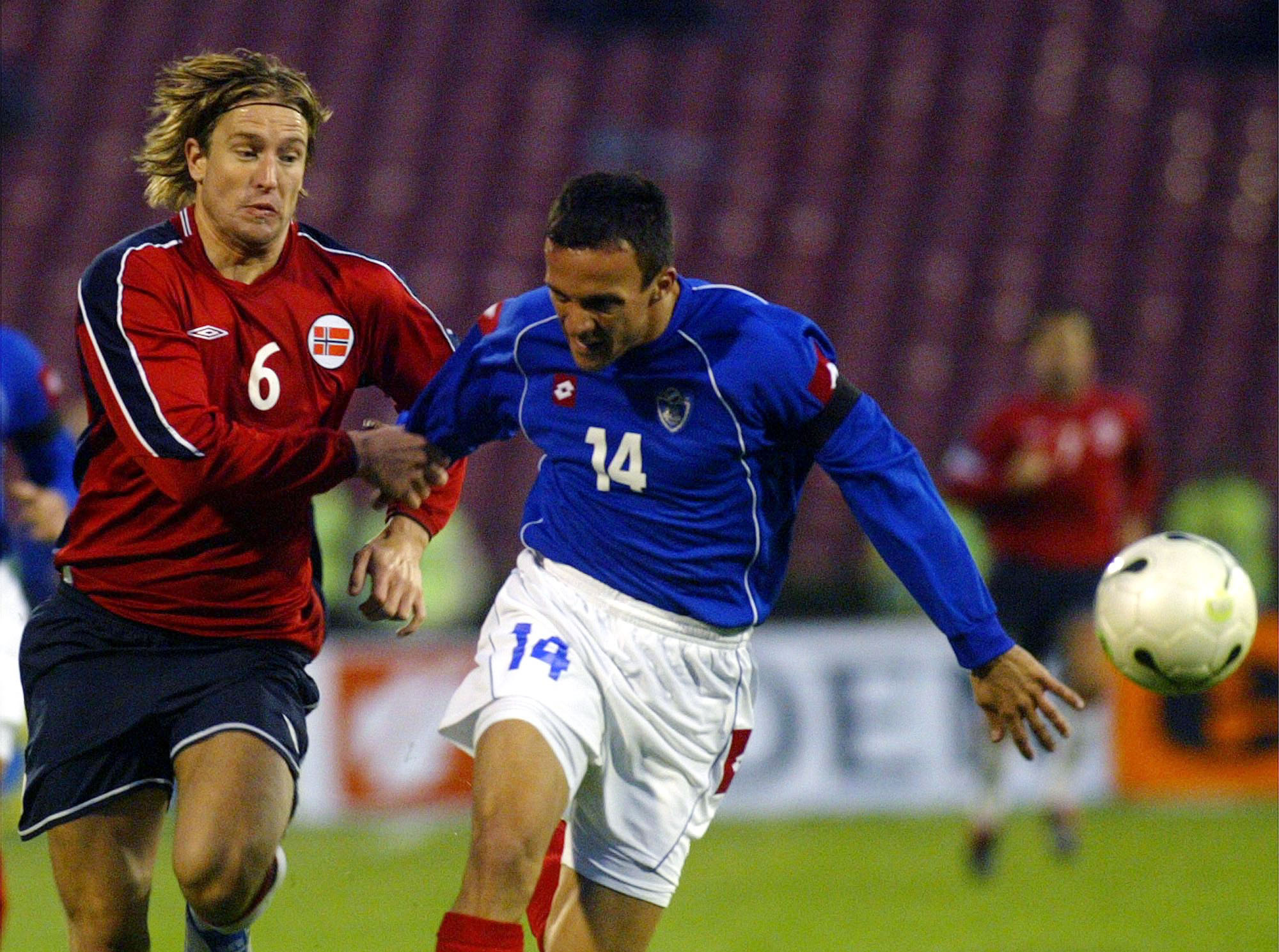 80. Nenad Djordjevic, vänsterback. Betyg: 4/5. Kalmars tyngsta nyförvärv. Serbisk landslagsman som bland annat spelade VM 2006. Ordinarie i ryska ligan förra året. Kan spela på samtliga backpositioner samt som defensiv mittfältare. 80. Nenad Djordjevic, vänsterback. Betyg: 4/5. Kalmars tyngsta nyförvärv. Serbisk landslagsman som bland annat spelade VM 2006. Ordinarie i ryska ligan förra året. Kan spela på samtliga backpositioner samt som defensiv mittfältare.