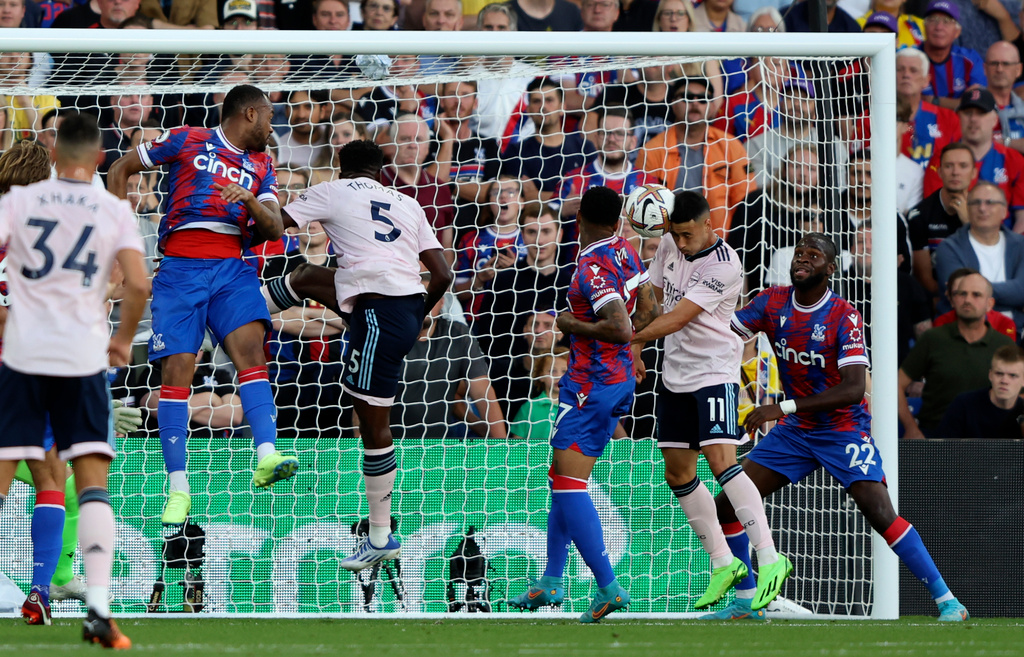 Arsenals Gabriel Martinelli nickar in 1–0 mot Crystal Palace i Premier League-premiären.