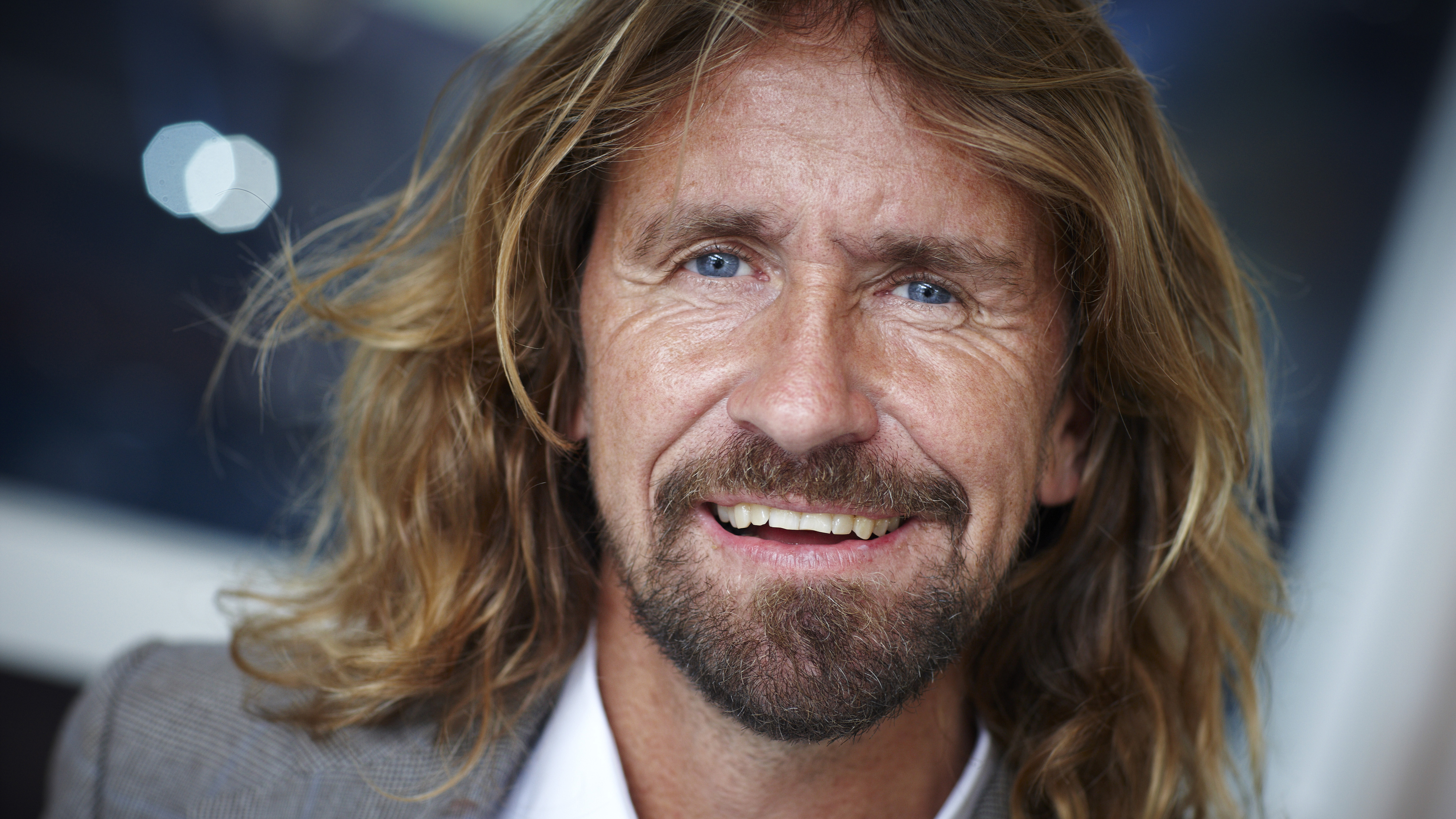 3. På tredje plats hittar vi krog- och medieprofilen Anders Timell som håvar in 1053 000 kronor. Anders är bland annat källarmästare på Riche. 3. På tredje plats hittar vi krog- och medieprofilen Anders Timell som håvar in 1053 000 kronor. Anders är bland annat källarmästare på Riche.