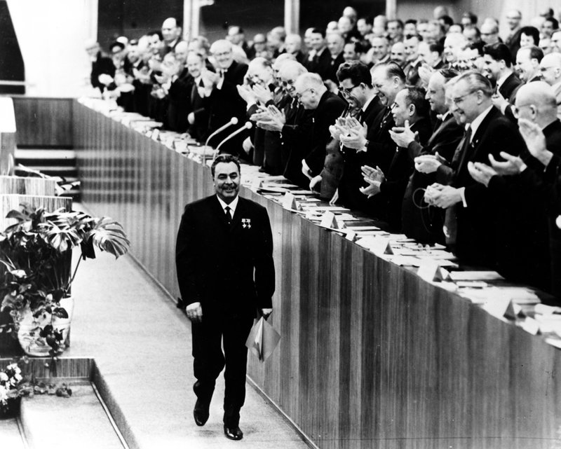 Sovjetunionens högste ledare Leonid Brezjnev på besök i det östtyska parlamentet i Östberlin 1967.