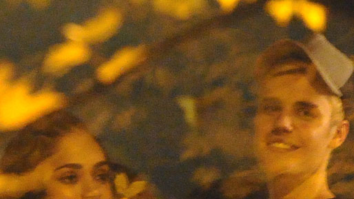 Justin Bieber och den mystiska kvinnan på en pub i London.
