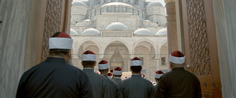 Tarik Salehs 'Boy from heaven' utspelar sig på ett religiöst prestigeuniversitet i Kairo. Pressbild.