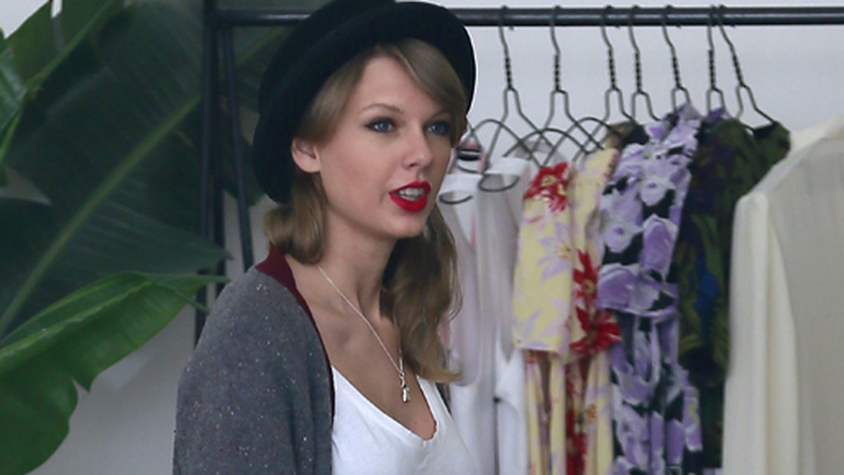 Taylor Swift shoppar på rean. 