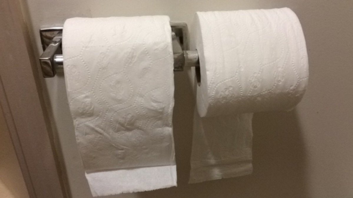 När någon sätter toalettrullen åt fel håll..