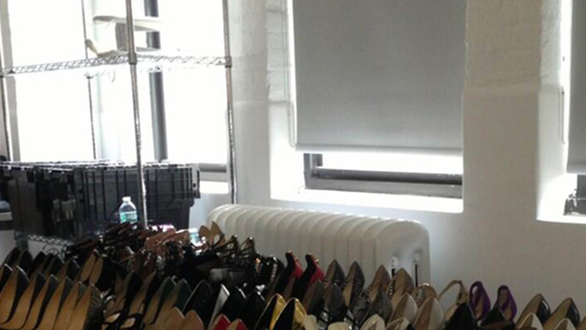 Victoria Beckham har många skor att välja mellan.