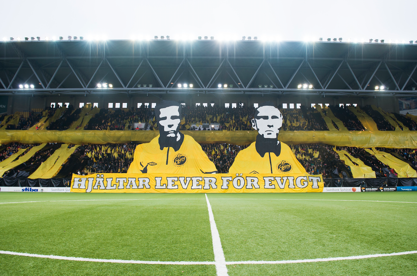 Fint tifo från Elfsborgs supportrar för att hylla Anders Svensson och Klas Ingesson. Fint tifo från Elfsborgs supportrar för att hylla Anders Svensson och Klas Ingesson.
