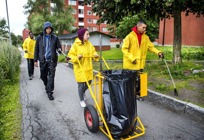 Sommarjobbande ungdomar. Foto: Marcus Ericsson/TT Sommarjobbande ungdomar. Foto: Marcus Ericsson/TT