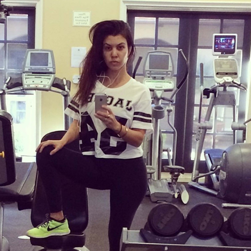 Kourtney Kardashian kör första dagen på gymmet. Kourtney Kardashian kör första dagen på gymmet.