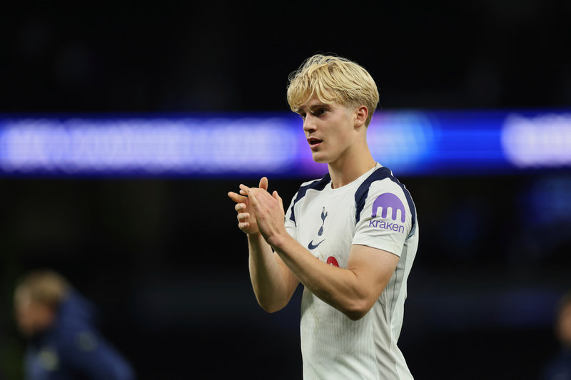 Landslagsspelaren Lucas Bergvall och hans Tottenham kämpar för att rädda Premier League-kontraktet. Arkivbild.