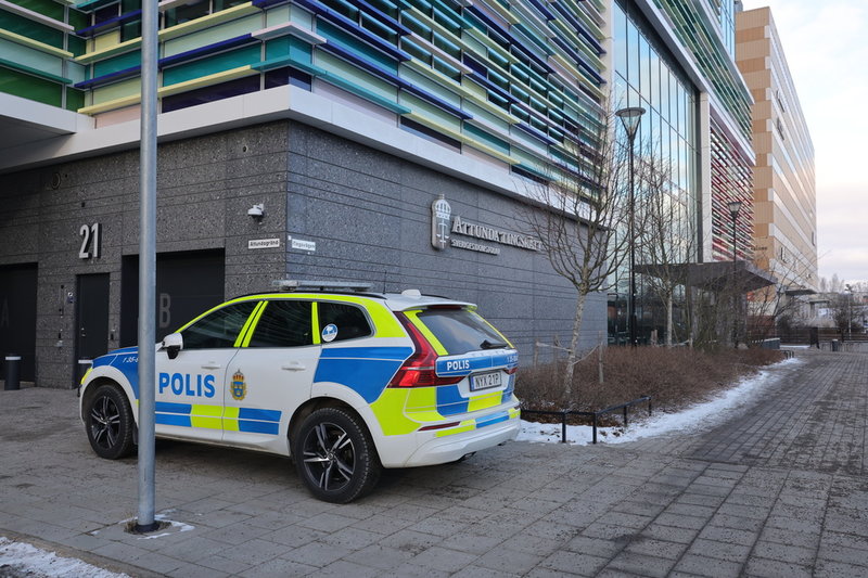 Rättegången efter trippelmordet i Uppsala inleds i Attunda tingsrätt.