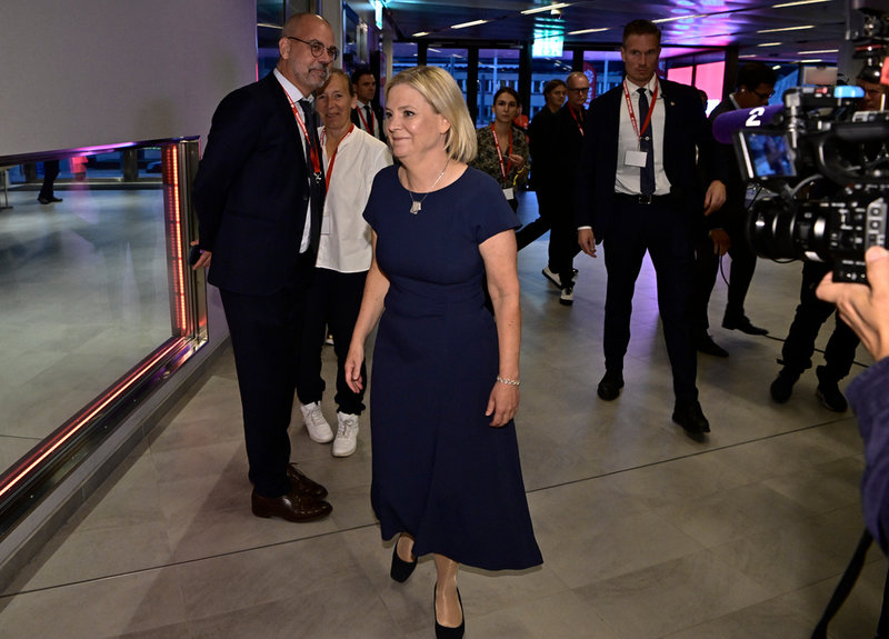 Socialdemokraternas partiledare Magdalena Andersson anländer till partiets valvaka i Stockholm.