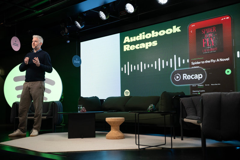 Duncan Bruce, chef för licensiering och partnerskap på Spotify, presenterar en skandinavisk ljudbokssatsning. 