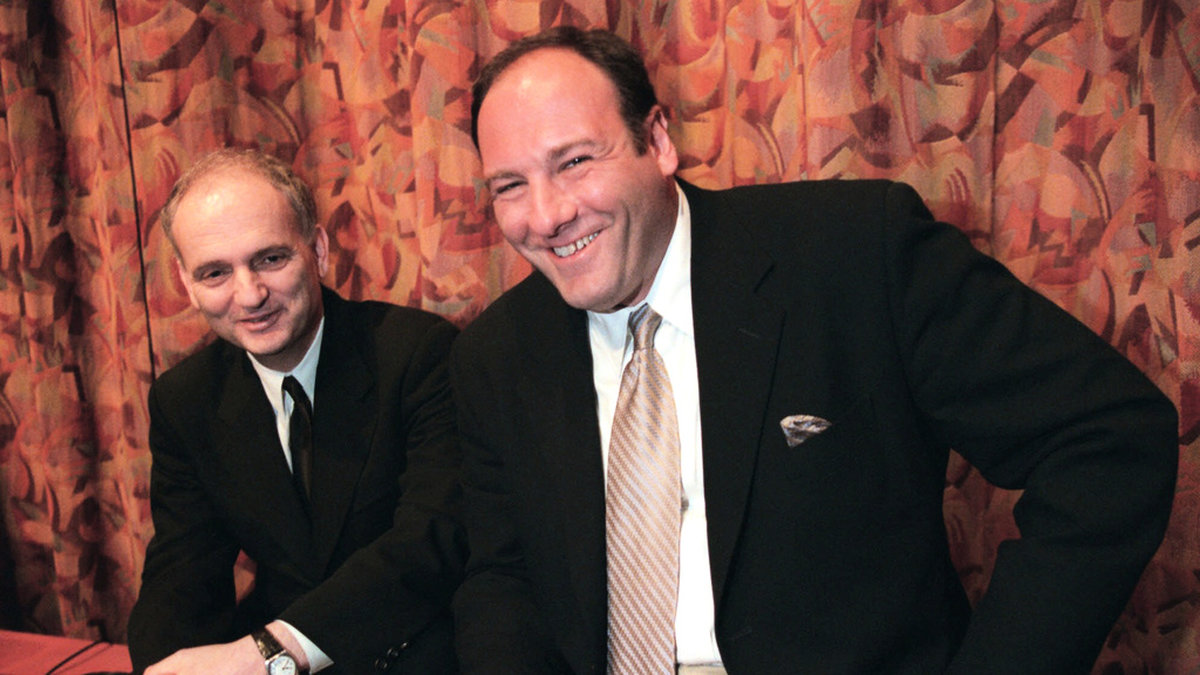 Sopranos skapare David Chase tillsammans med huvudrollsinnehavaren James Gandolfini 1999. Arkivbild.