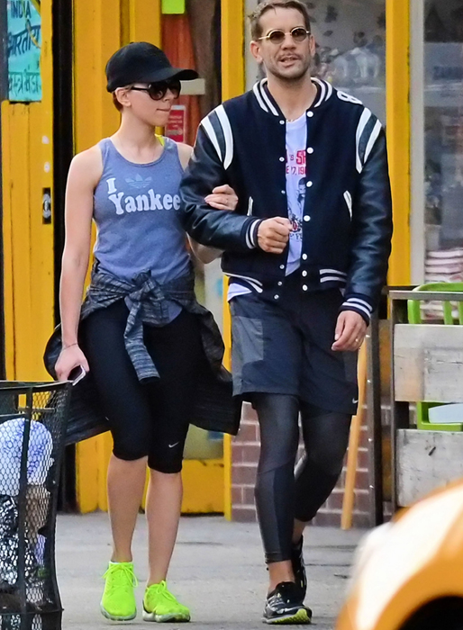 Scarlett Johansson och hennes make Romain Dauriac har det mysigt i New York. Scarlett Johansson och hennes make Romain Dauriac har det mysigt i New York.