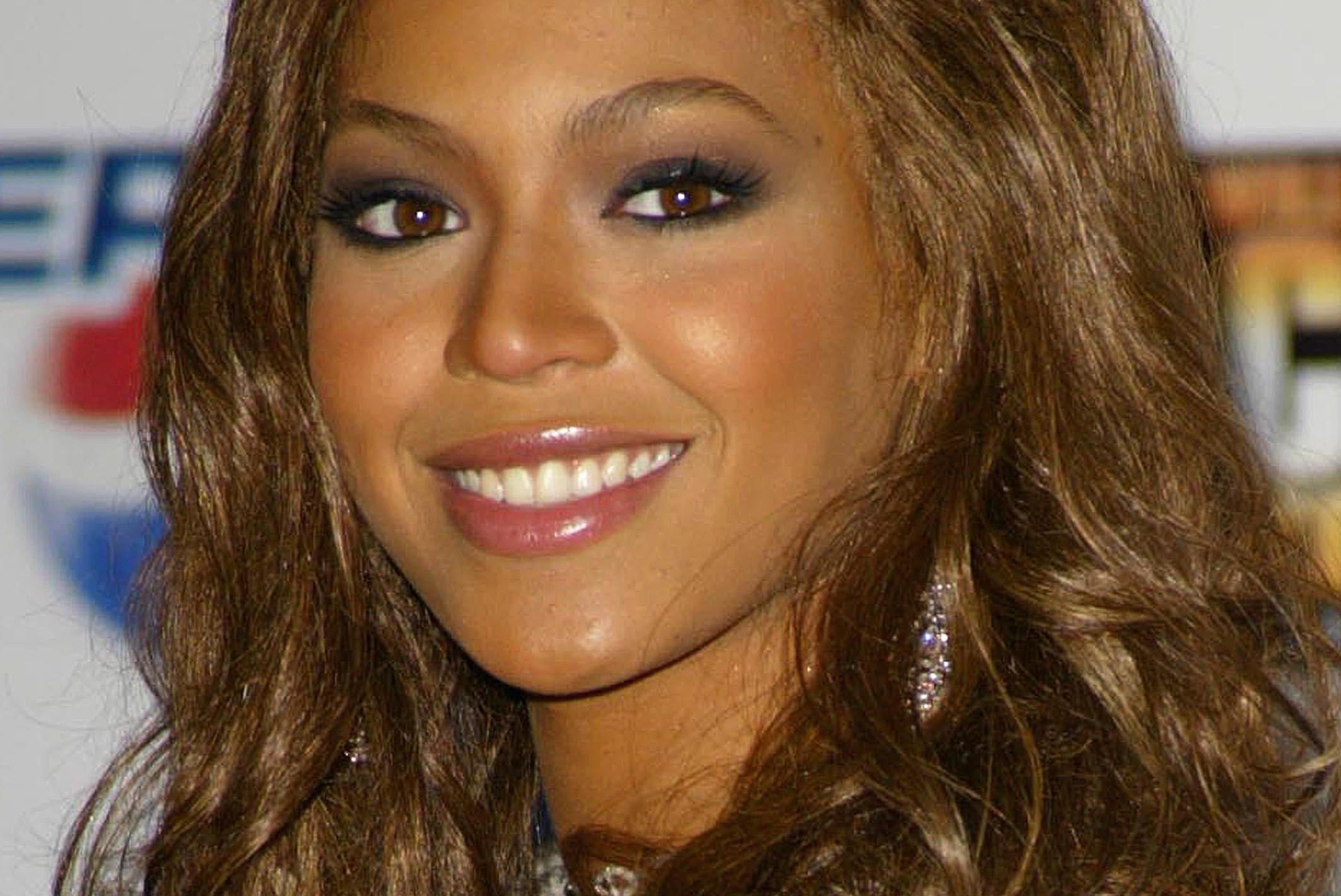 1. Beyoncé är enligt People världens vackraste, men hon har mer än sitt yttre. Den 30-åriga stjärnan har en fantastisk karriär som både sångerska, skådespelerska, modell och modeikon. I januari blev hon även mamma för första gången då hon och maken Jay-Z 