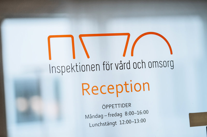 En patient på ett äldreboende blev lämnad en hel natt utan kontinuerlig tillsyn och hittades avliden under morgonen. Händelsen har anmälts till Ivo. Arkivbild. Foto: Stina Stjernkvist/TT En patient på ett äldreboende blev lämnad en hel natt utan kontinuerlig tillsyn och hittades avliden under morgonen. Händelsen har anmälts till Ivo. Arkivbild. Foto: Stina Stjernkvist/TT