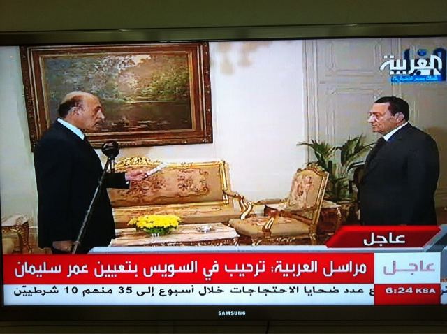 Hosni Mubarak utser Omar Suleiman till vice president i egyptisk TV.