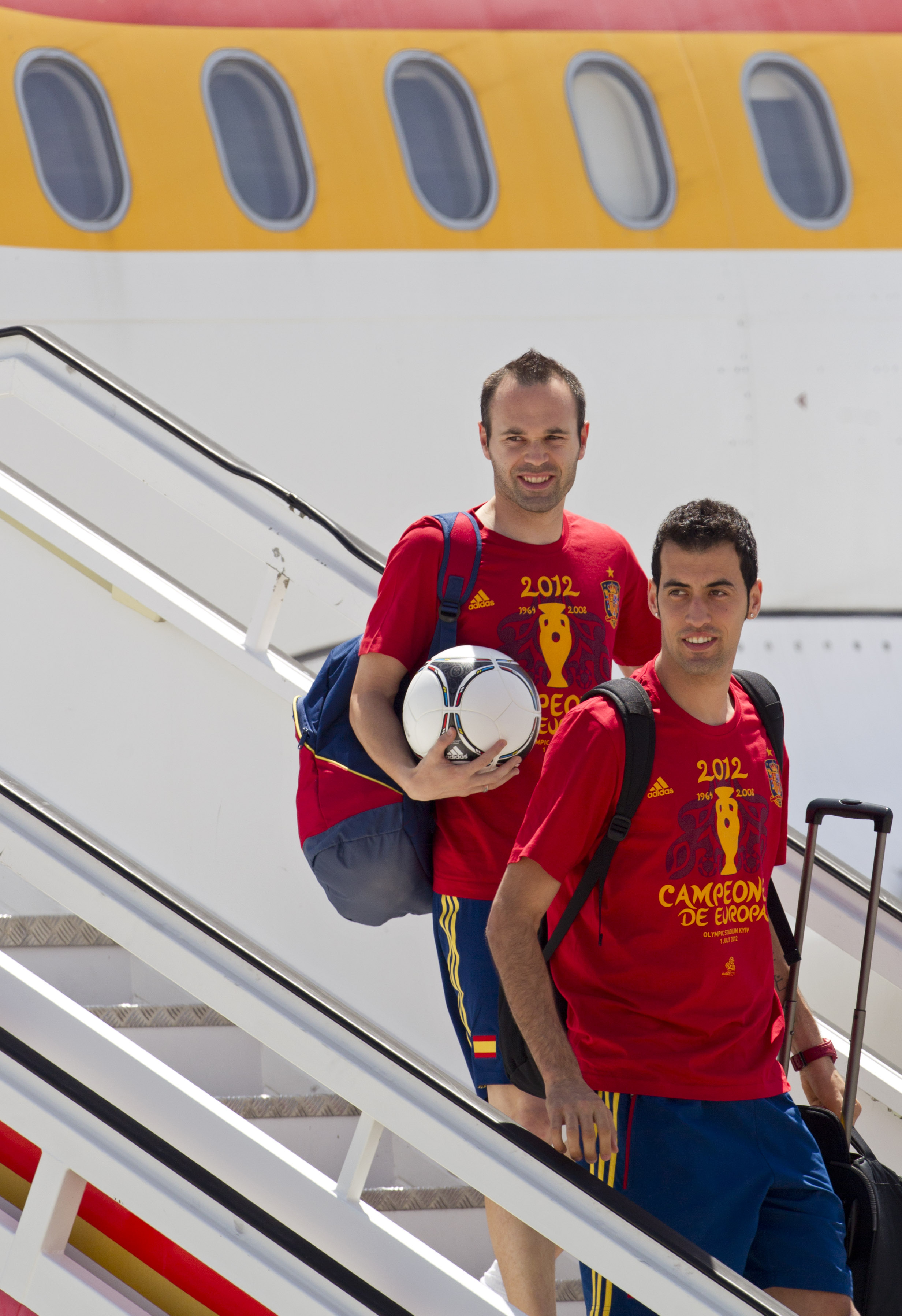 Barcelona-stjärnorna Andres Iniesta och Sergio Busquets lär hyllas rejält när de landar i den katalanska huvudstaden.
